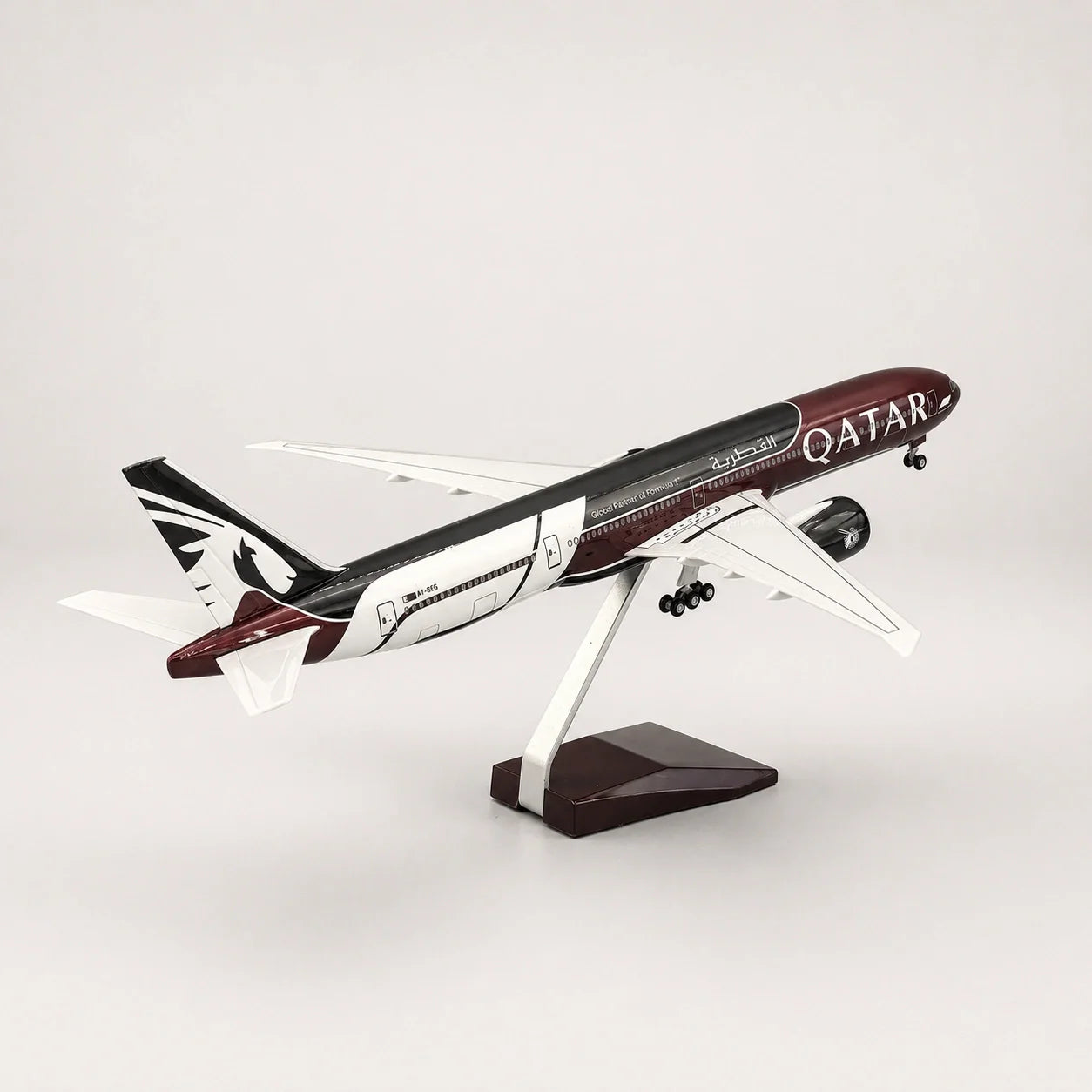 Qatar Airways Boeing 777 Formula 1 Edition 1:135 Scale Model