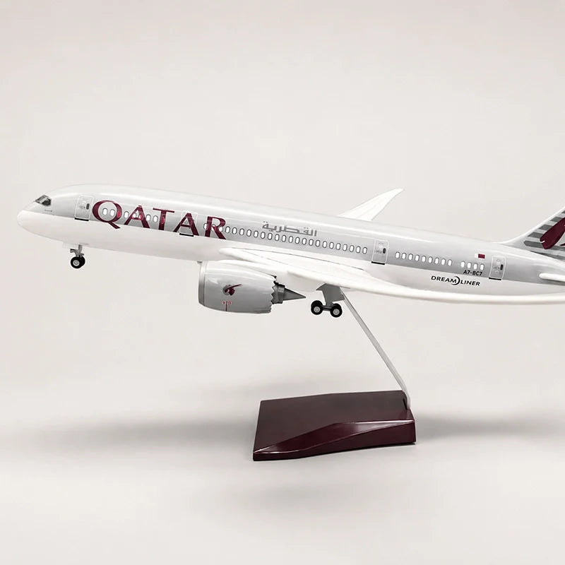 Qatar Airways Boeing 787 1:130 Scale Model