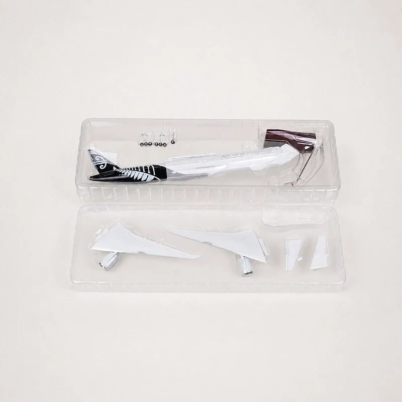 Air New Zealand Boeing 777-300ER 1:157 Scale Model