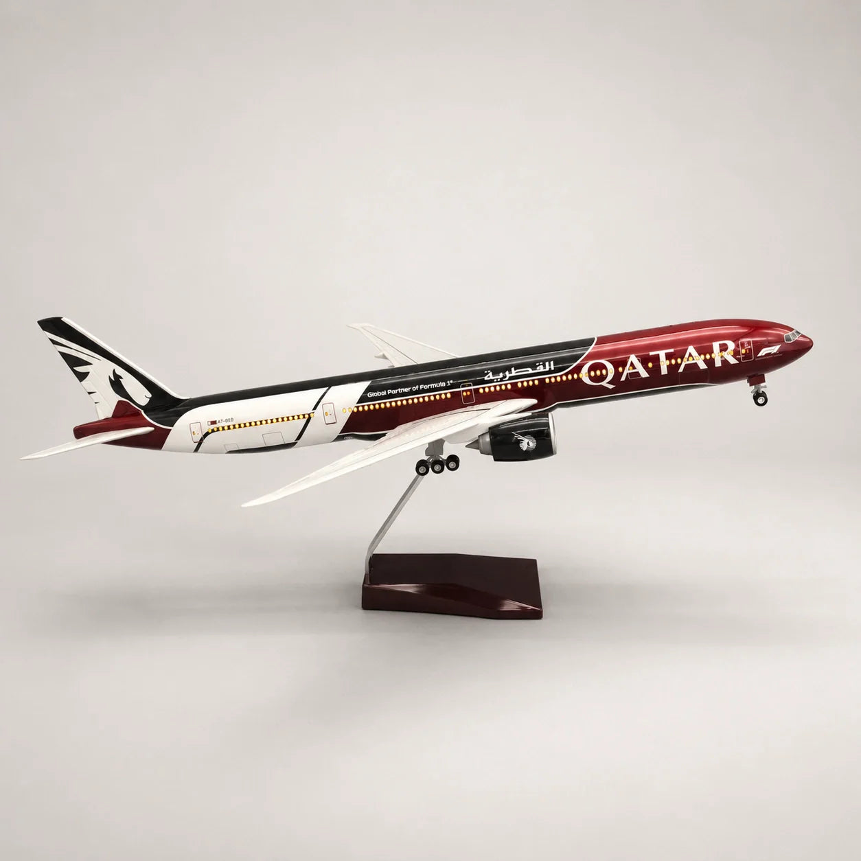 Qatar Airways Boeing 777 Formula 1 Edition 1:135 Scale Model