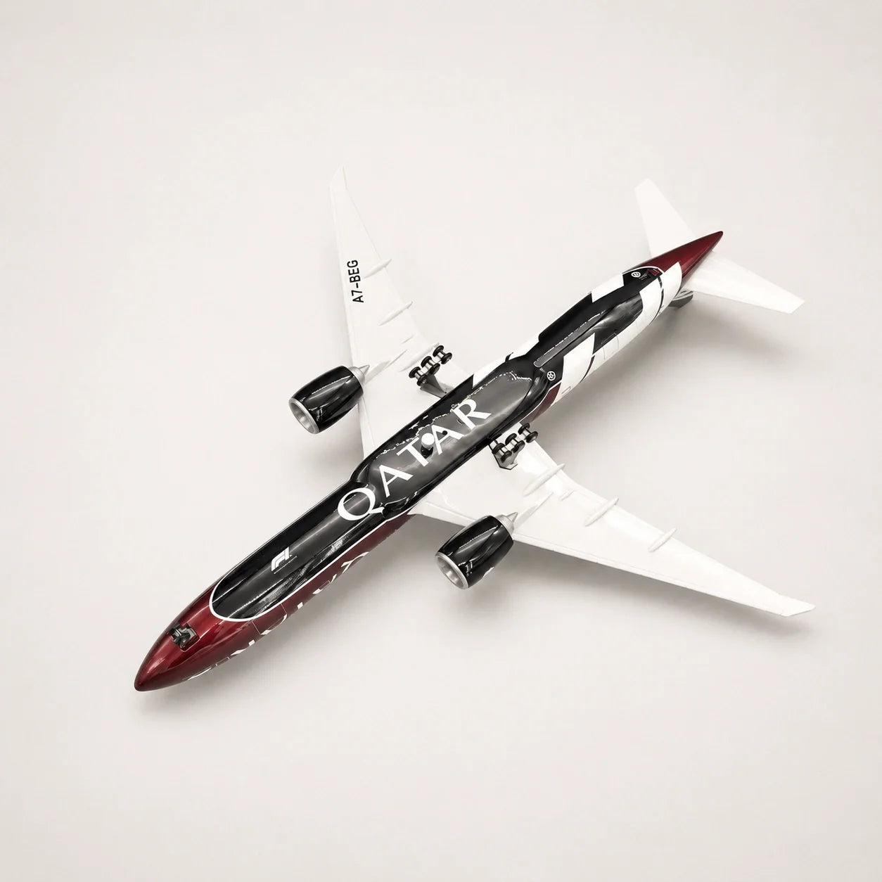 Qatar Airways Boeing 777 Formula 1 Edition 1:135 Scale Model