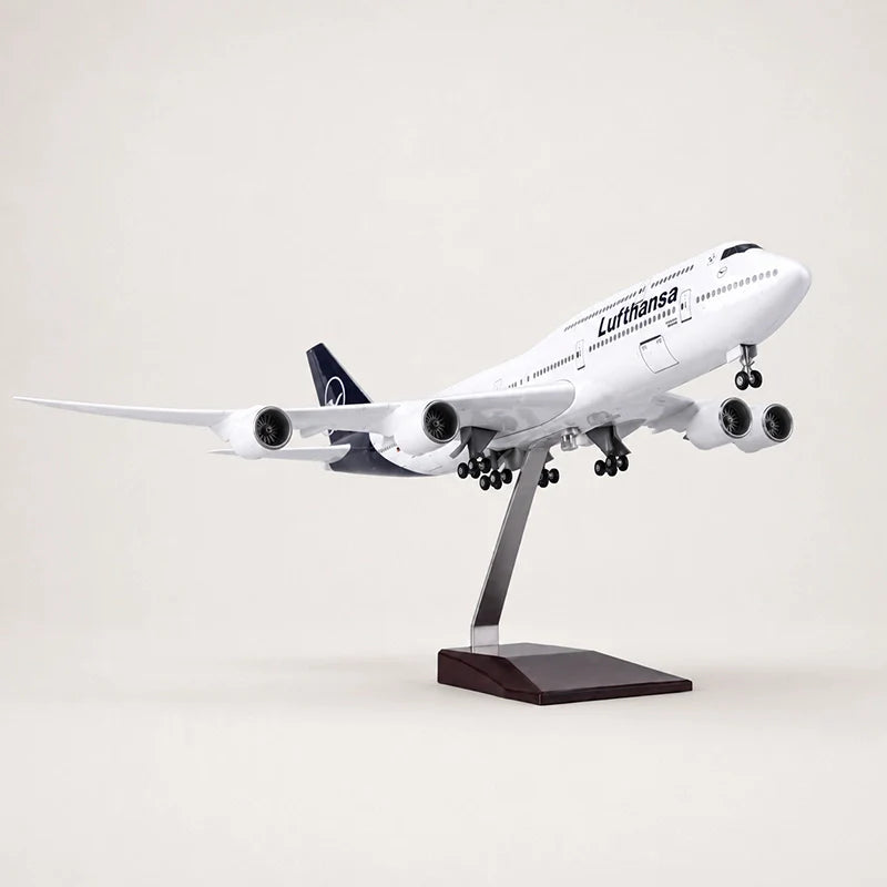 Lufthansa Boeing 747 New Livery 1:150 Scale Model