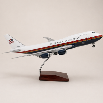 U.S. Air Force Boeing 747-8i VC-25B Bridge 1:150 Scale Model
